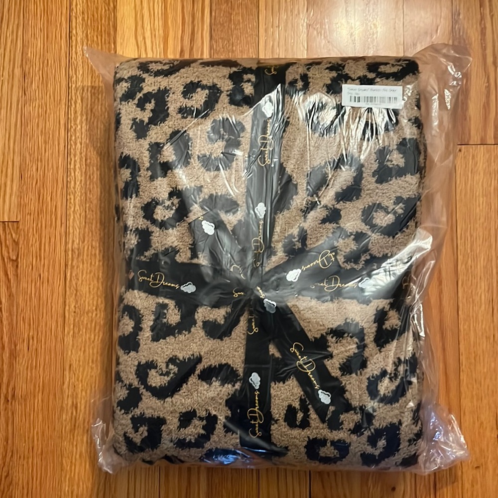 NWT Sweet Dreams Leopard Blanket